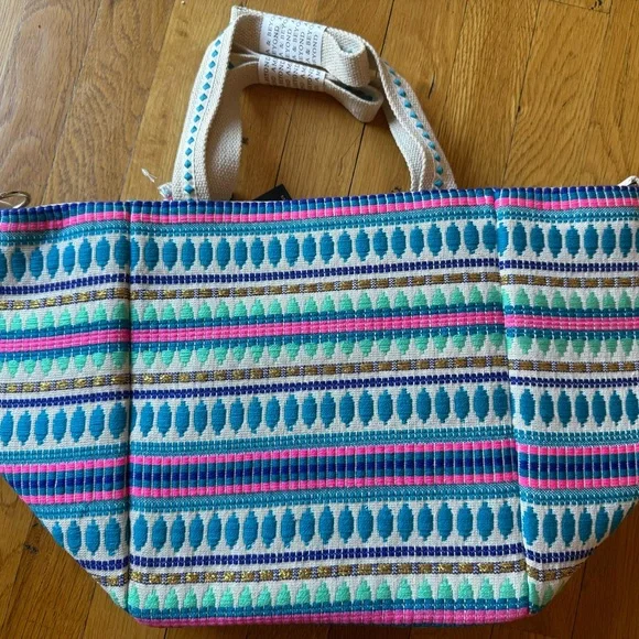 NWT America & Beyond Tote - Picture 5 of 5